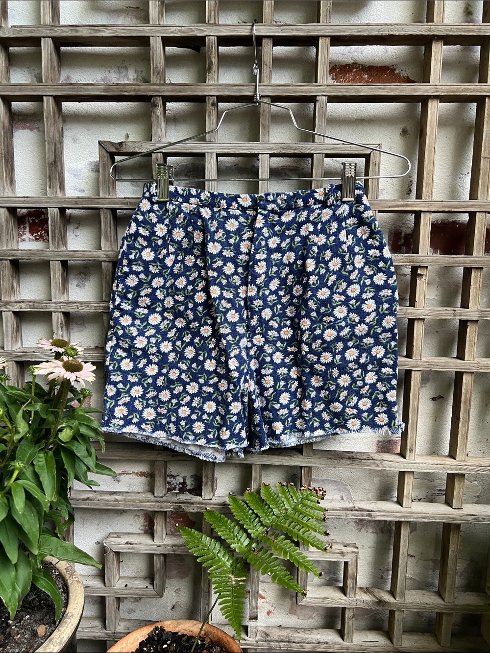 Vintage 70s Linen Daisy Floral Panther College Town High Waisted Shorts
